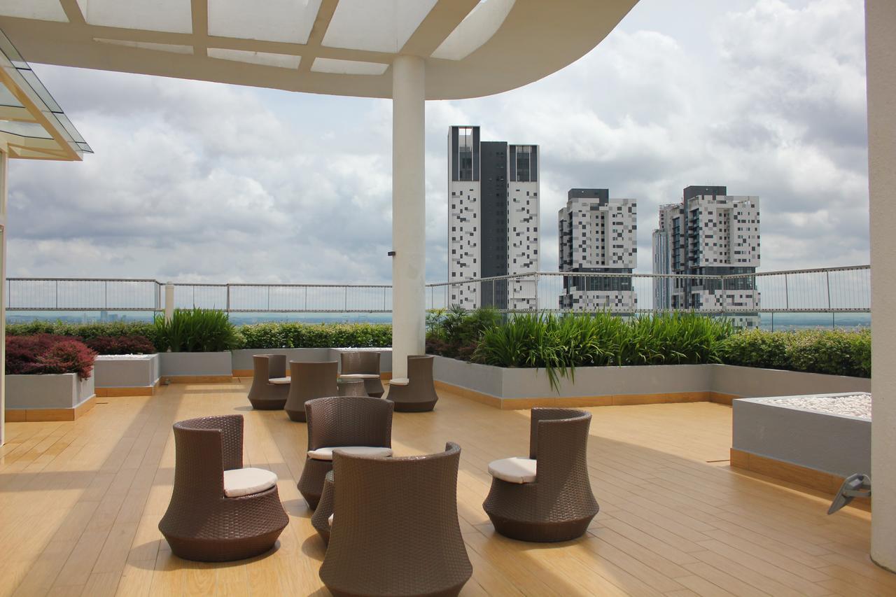 Pinnacle Tower Apartment Stay By Feel Suites Johor Bahru Exterior photo