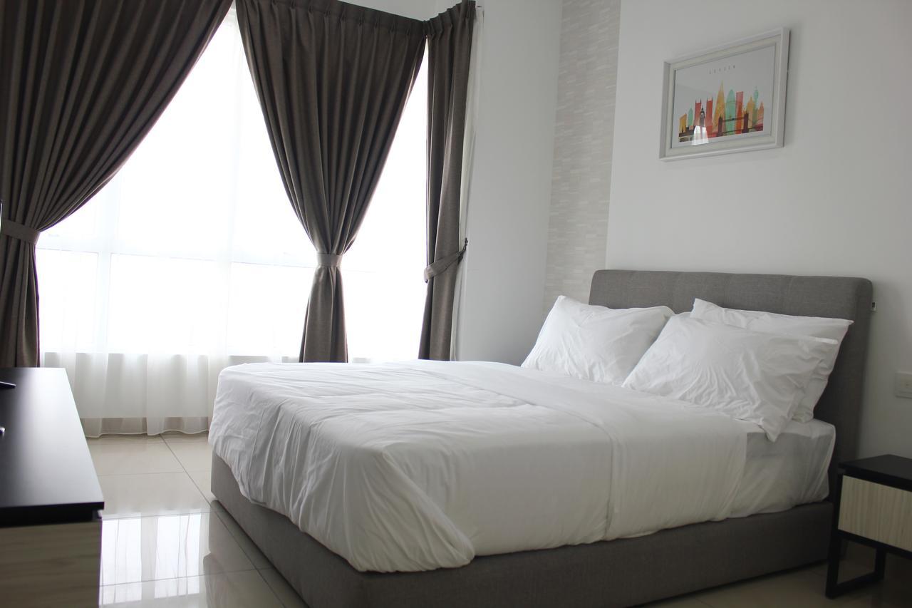 Pinnacle Tower Apartment Stay By Feel Suites Johor Bahru Exterior photo