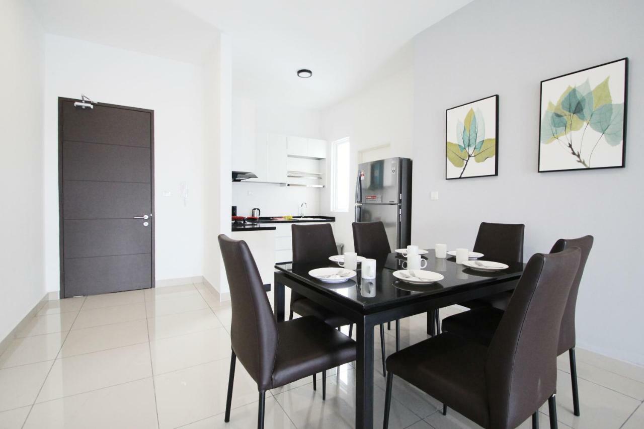 Pinnacle Tower Apartment Stay By Feel Suites Johor Bahru Exterior photo